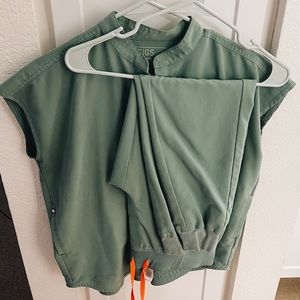 Figs scrub top and bottoms